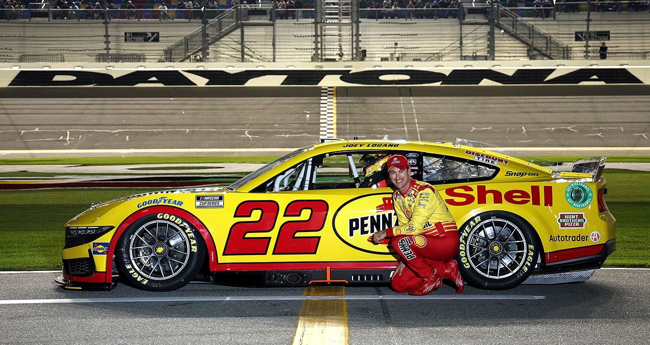 Joey Logano wins Daytona 500 pole Alfredo, Ragan lock in